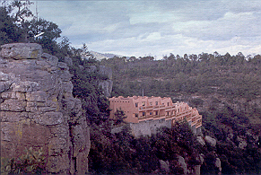 Hotel on edge of canyon
