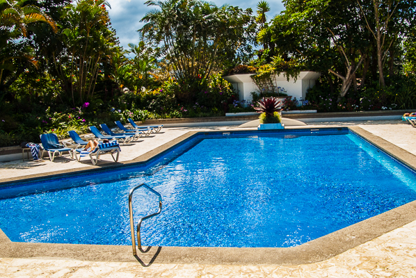 Hotel Boungainvillea pool.